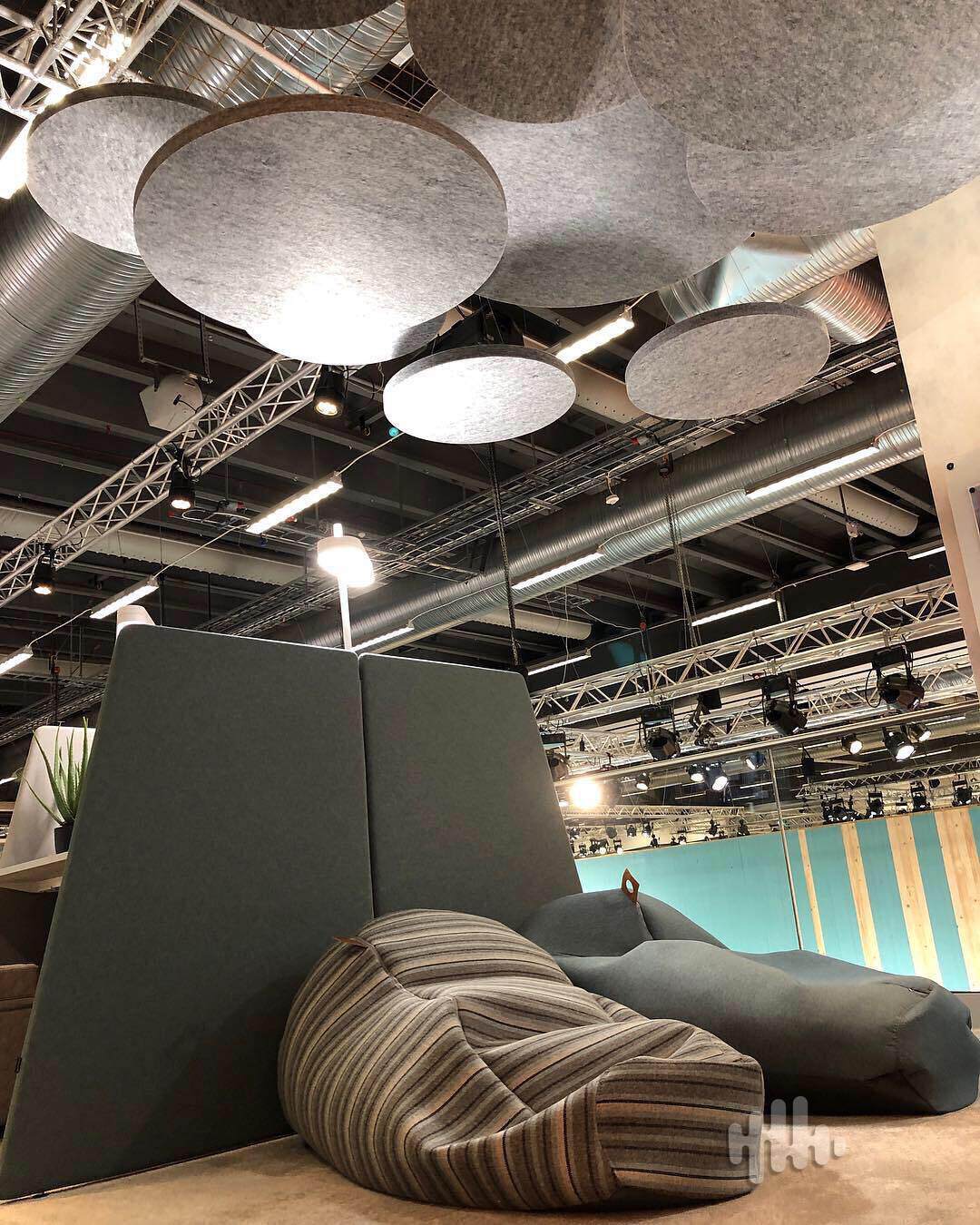 Panneau acoustique pour plafond - CHEVRON - The Acoustics Company SAS -  suspendu / en fibre de polyester / rectangulaire